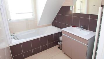 Apartment | Bathroom