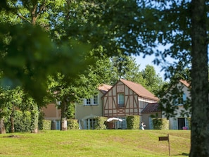 Exterior - Traditional, Stylish Villa in a Culturally Rich Region (Monflanquin)