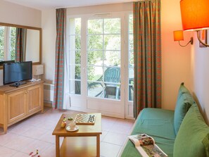 House | Living room - Traditional, Stylish Villa in a Culturally Rich Region (Monflanquin)