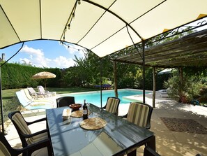 Balcony - Cosy Authentic Holiday Home With Private Swimming Pool and Garden in Southern France (Alvignac)