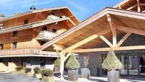 House | Exterior - Chalet in La Clusaz With Spa & Ski Access (La Clusaz)