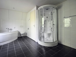 Bathroom - Detached Bungalow with Steam Shower near Vrachelse Heide (Oosterhout)