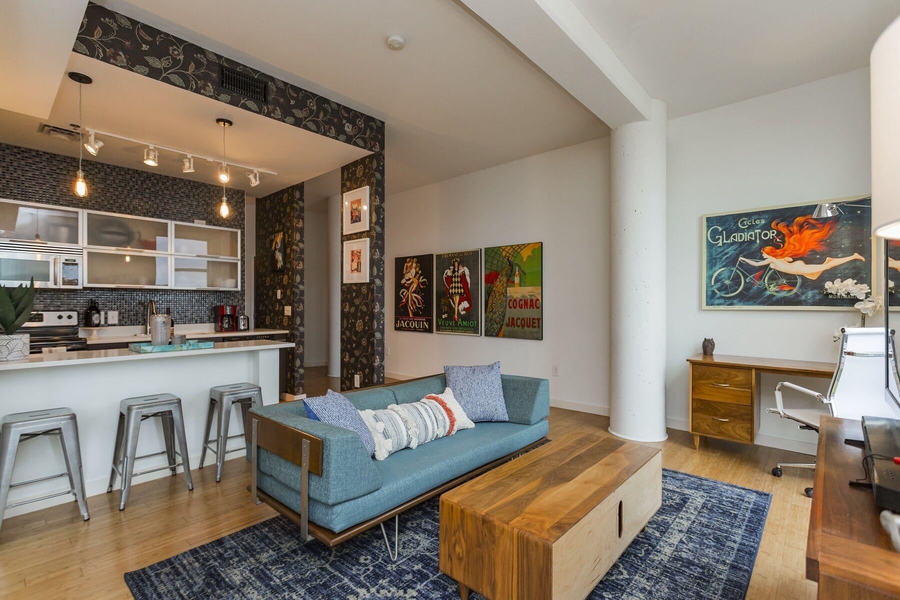 Artsy Retreat Condo 30day min w/ WiFi, AC, Parking, TV, Furnished, Rooftop