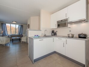Ferienhaus | Eigene Küche | Wasserkocher mit Kaffee-/Teezubehör, Kühlschrank, Hochstuhl