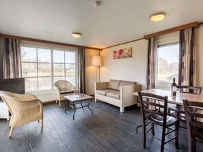Chalet | Living room - Well Furnished Mobile Home with Microwave near Water (Gasselternijveen)