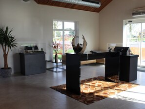 獨棟房屋 | 接待櫃台