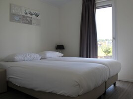 House | 3 bedrooms, individually furnished, bed sheets