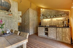 Stovetop - Apartment in Netherlands Near Scenic Canals (Uden)