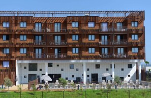 Exterior - Beach Apartment w/ Balcony (Sète)