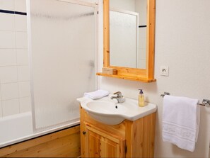 Apartment | Badezimmer | Badewanne