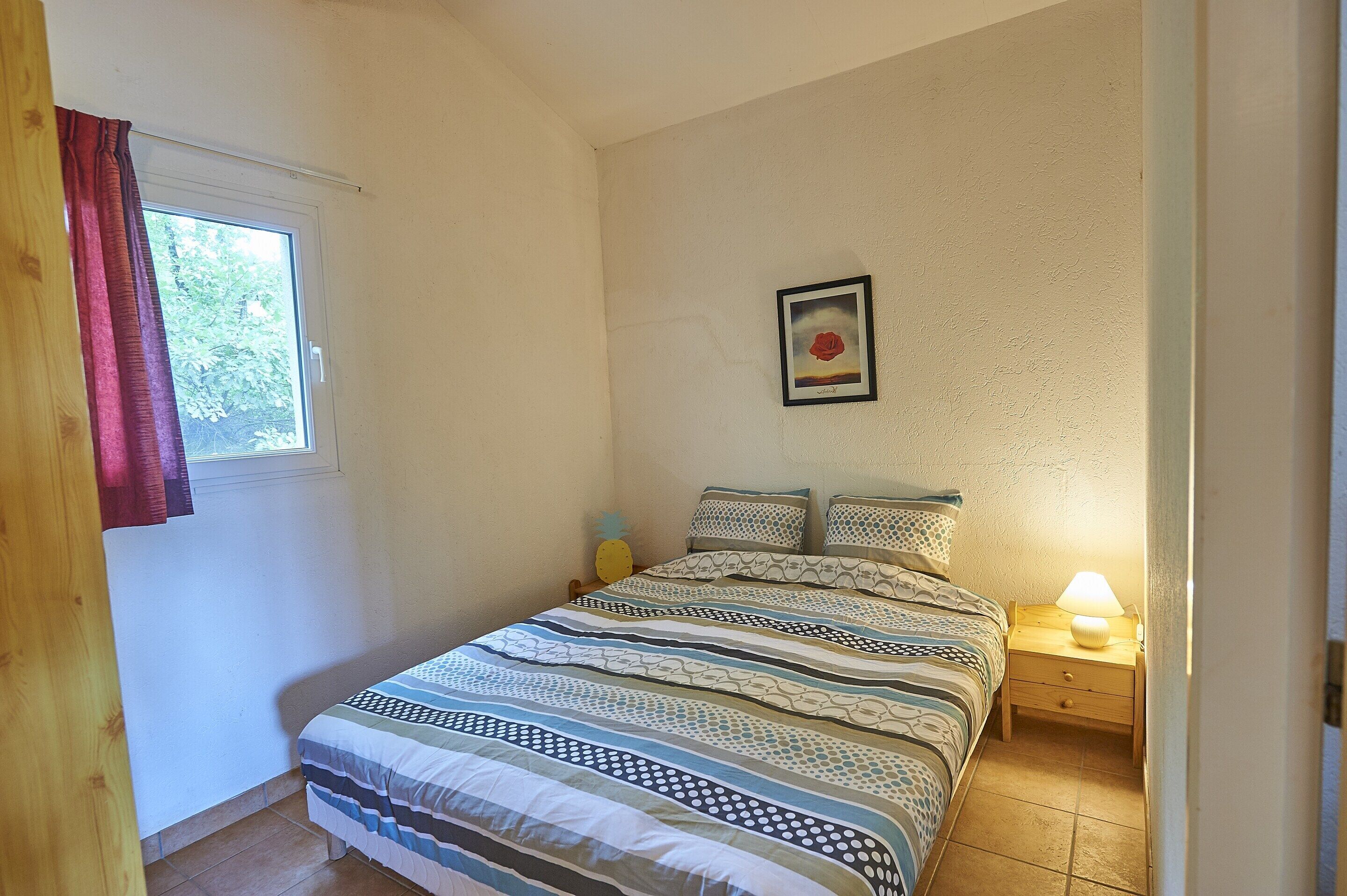 2 bedrooms, bed sheets