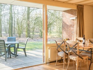 Bungalow | Dining
