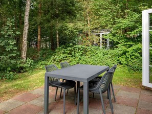 Chalet | Dining - Cozy Chalet in Borger Woods (Borger)