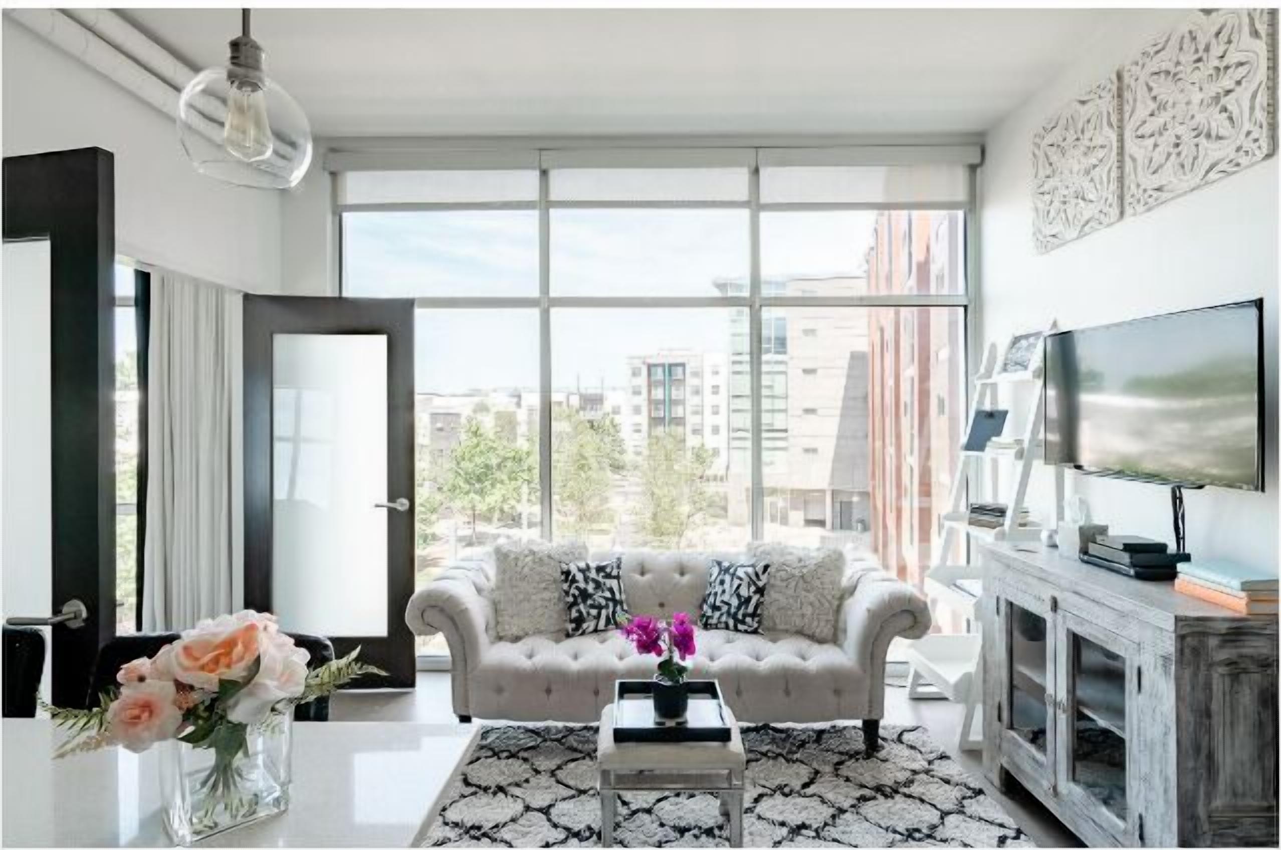 Elegant Condo with Rooftop Deck!