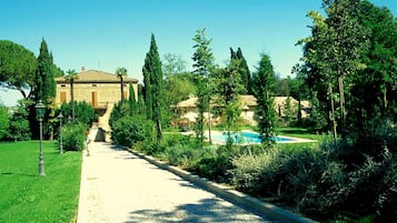 Apartment | Pool | Outdoor pool