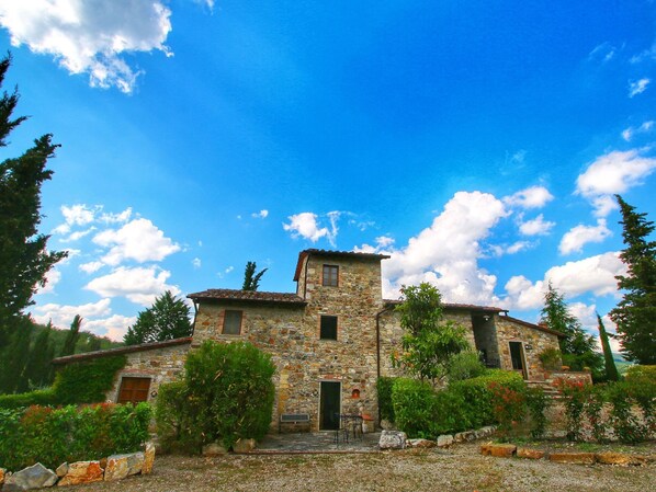 Exterior - Chianti Hillside Farmhouse (Radda in Chianti)