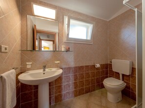 House | Bathroom | Shower - Cozy Apartment With air Conditioning Near the Sea (Scarlino)