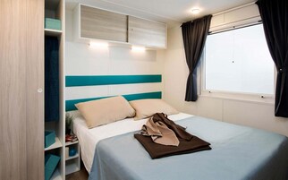 2 habitaciones, muebles diferentes y ropa de cama