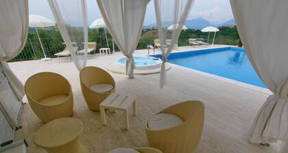 Villa with Salt Water & Heated Pool & Hot Tub near sea