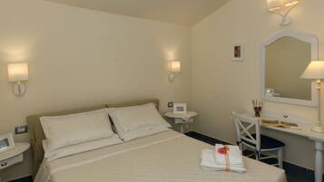 4 bedrooms, bed sheets