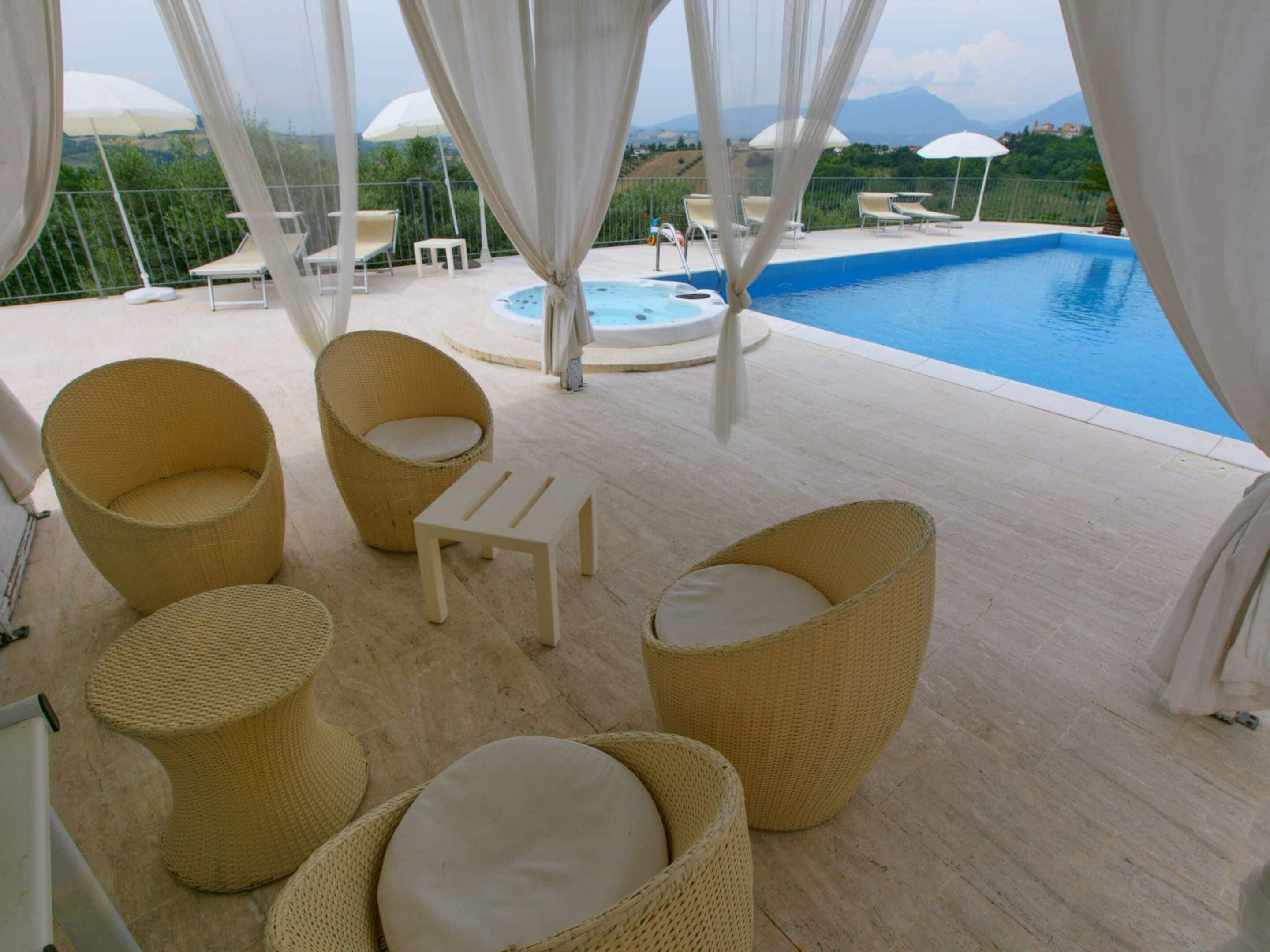 Vila | Kolam renang | Kolam renang outdoor dan sebuah kolam renang air hangat