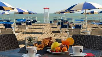 Villa | Outdoor dining