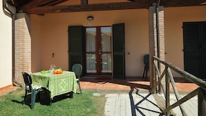 Exterior - Cozy Bungalow With a Nice Private Terrace in South Tuscany (Scarlino)