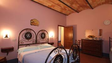 Apartment | 2 bedrooms, individually furnished, bed sheets