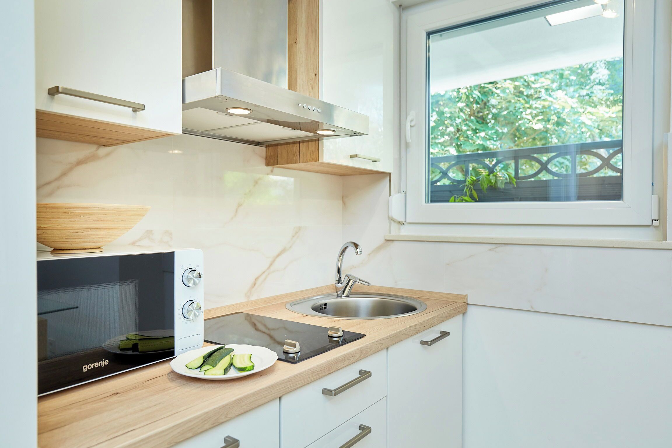 Refrigerador, microondas, placa de cocina, lavavajillas