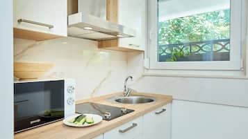 Refrigerador, microondas, placa de cocina, lavavajillas