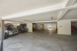 Unclassified image, 3 of 32, button