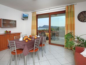 Apartment | Living room - Comfortable Apartment With air Conditioning on Lake Garda (Manerba del Garda)