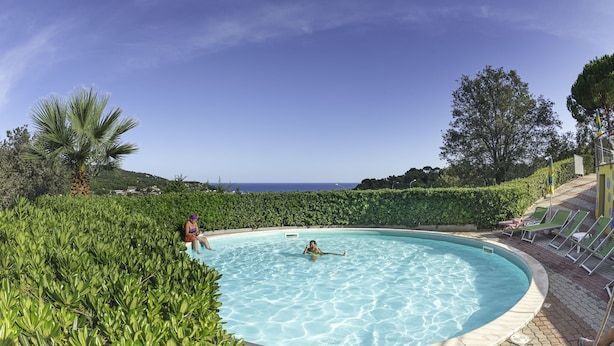 Outdoor pool - Picturesque Bungalow With Covered Terrace Near the Sea (Andora)