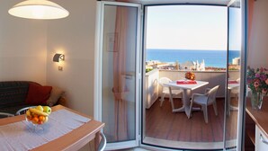 Living room - Modern Apartment With Balcony With a Beautiful sea View (Pietra Ligure)