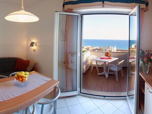 Living room - Modern Apartment With Balcony With a Beautiful sea View (Pietra Ligure)