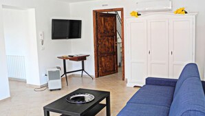House | Living room - Spacious Holiday Home in Lucca With Swimming Pool (Lucca)