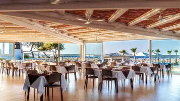 House | Outdoor dining