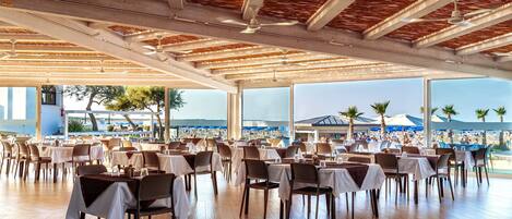 House | Outdoor dining