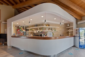 Bar (on property) - Apartment With Pool in Lido Delle Nazioni (Comacchio)