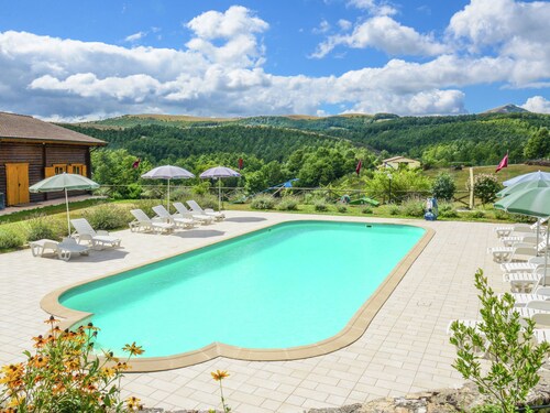Cozy Cottage in Pupaggi With Swimming Pool