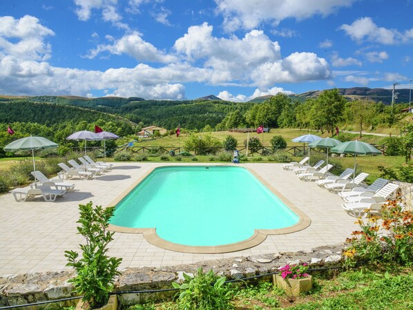 Outdoor pool - Cozy Cottage in Pupaggi With Swimming Pool (Sellano)