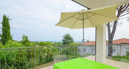 House With Garden & Sea View