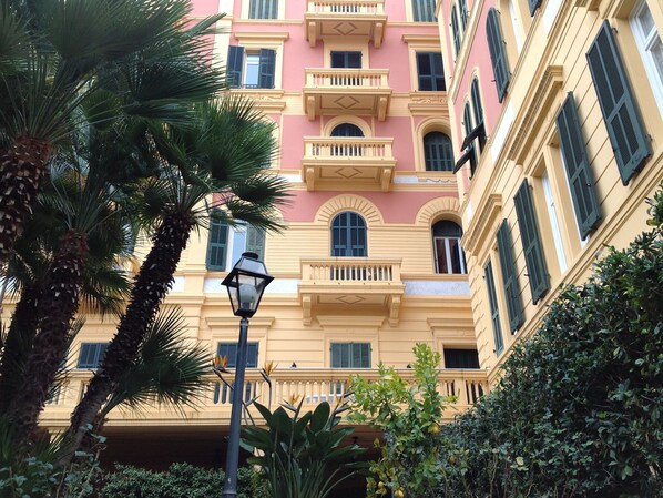 Villa | Exterior - Modern and Stylish Studio in a Lovely 19th-century Villa (Sanremo)