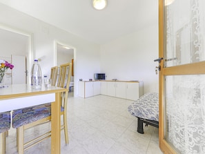 Living room - Attractive Bungalow With Covered Terrace Near the Sea (Andora)