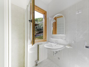 Bathroom - Attractive Bungalow With Covered Terrace Near the Sea (Andora)