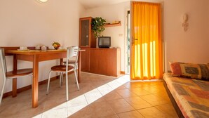 Dining - Cozy Apartment With air Conditioning Near the Sea (Scarlino)