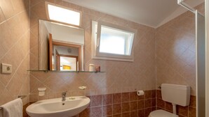 Bathroom - Cozy Apartment With air Conditioning Near the Sea (Scarlino)