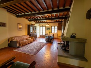 House | Living area - Belvilla by OYO Fattoria Terontola (Cortona)