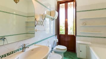 Villa | Bathroom