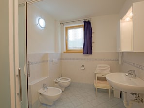 Shower - Splendid Holiday Home in Livigno Italy Near Ski Area (Livigno)